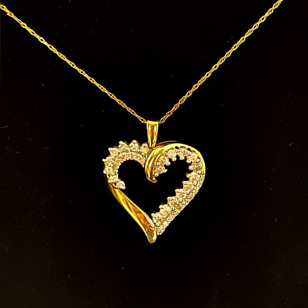 10k Diamond/Gold Heart Pendant Necklace